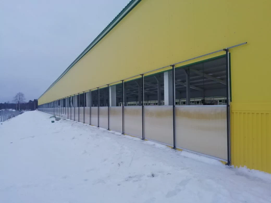 Открытые в зимнее время поликарбонатные шторы Светсрой